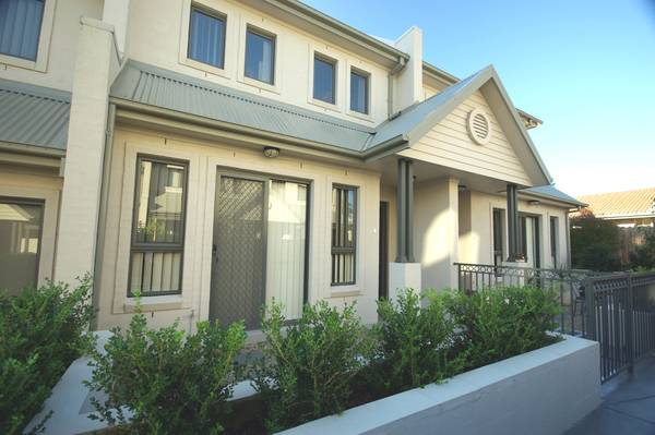 Spacious 3 Bedroom Picture 1