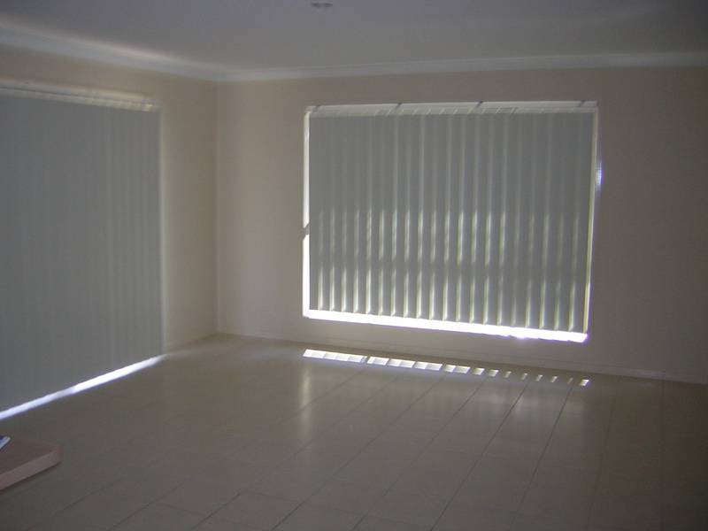 Springfield Lakes home - air conditioning in the Main bedroom Picture