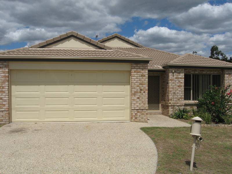 SPACIOUS OPEN PLAN LIVING Picture 1