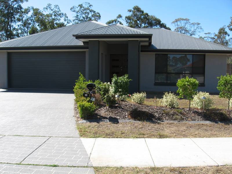 OPEN HOME 4.30PM MONDAY - 32 COVENTINA CRESCENT SPRINGFIELD LAKES Picture 1