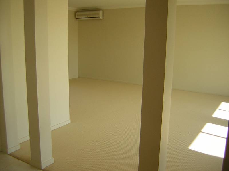 OPEN HOME 4.30PM MONDAY - 32 COVENTINA CRESCENT SPRINGFIELD LAKES Picture 2