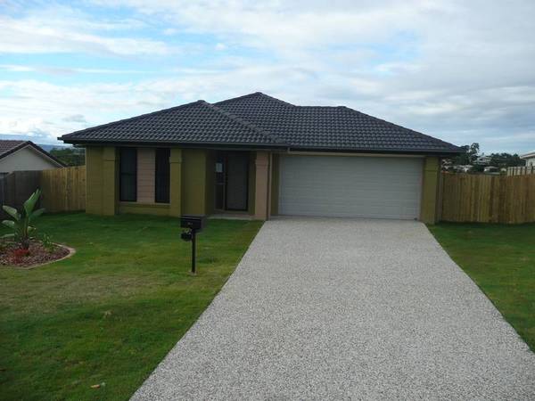 Beautiful modern home in new Estate! Picture 1