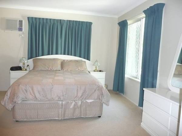 LOOKING FOR SPACE Picture