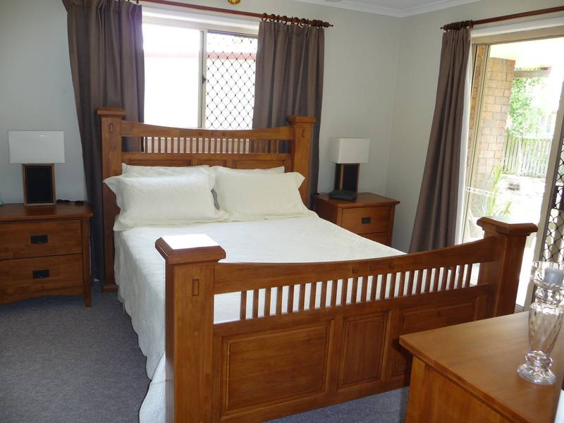 LOOKING
FOR
ROOM?? Picture 3