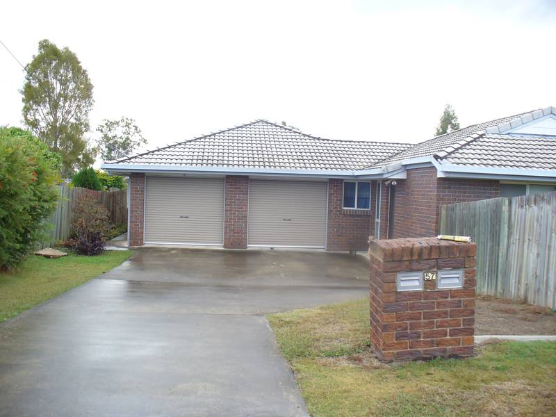 Neat and tidy 2 Bedroom Duplex with yard Picture 1