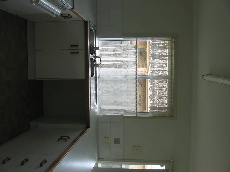 Neat and tidy 2 Bedroom Duplex with yard Picture 3