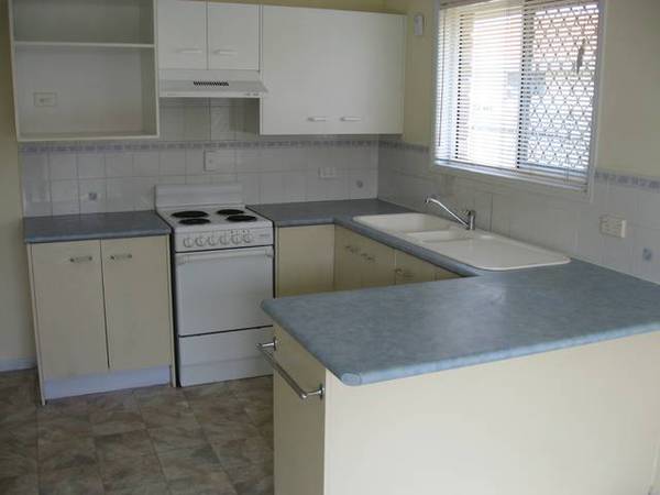 PRIVATE 3 BEDROOM HOME IN REDBANK PLAINS Picture