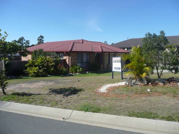 BEST BUYING IN COLLINGWOOD PARK Picture 1