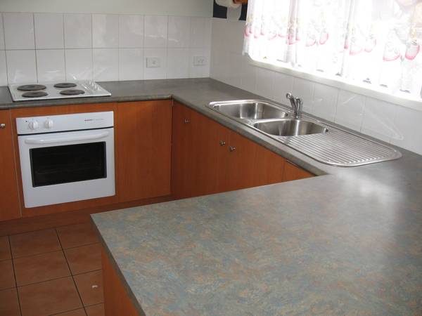 18 Buckland - Well Presented Picture 2