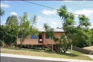 sunroom, garden shed & large yard! Picture 1