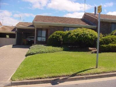 Delightful two bedroom unit in quiet area! Picture