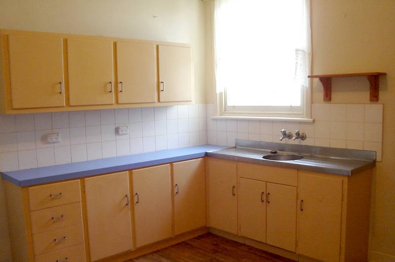 3 Bedroom home with sunroom! Picture 2