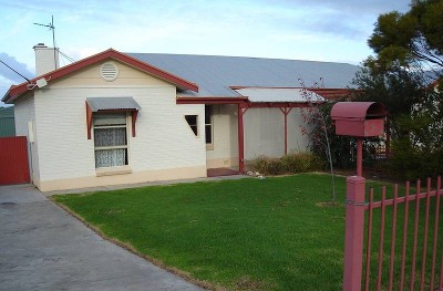 3 Bedroom home with sunroom! Picture