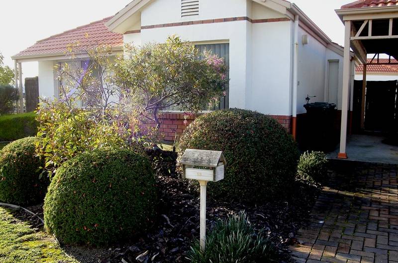 Spacious 2 bedroom unit - Marina Picture 2