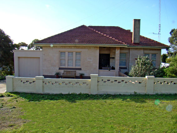 Subdivision Potential - Home on Approx 1167m2 Picture