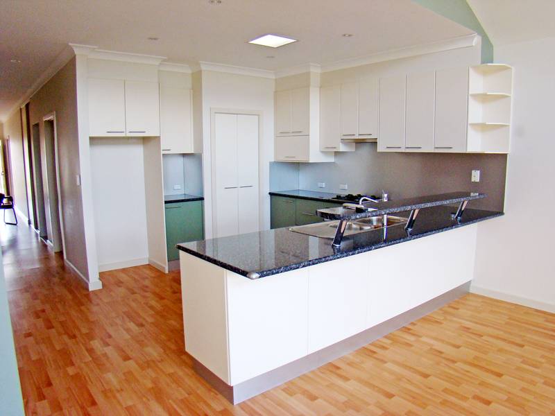 Comfortable Marina Living! Picture 1