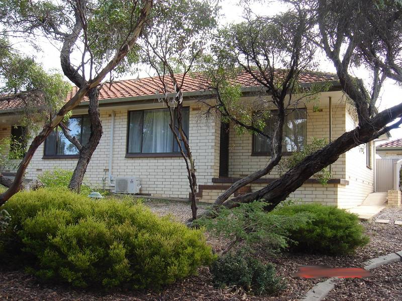 Unit in quiet and beautiful area! Picture 1