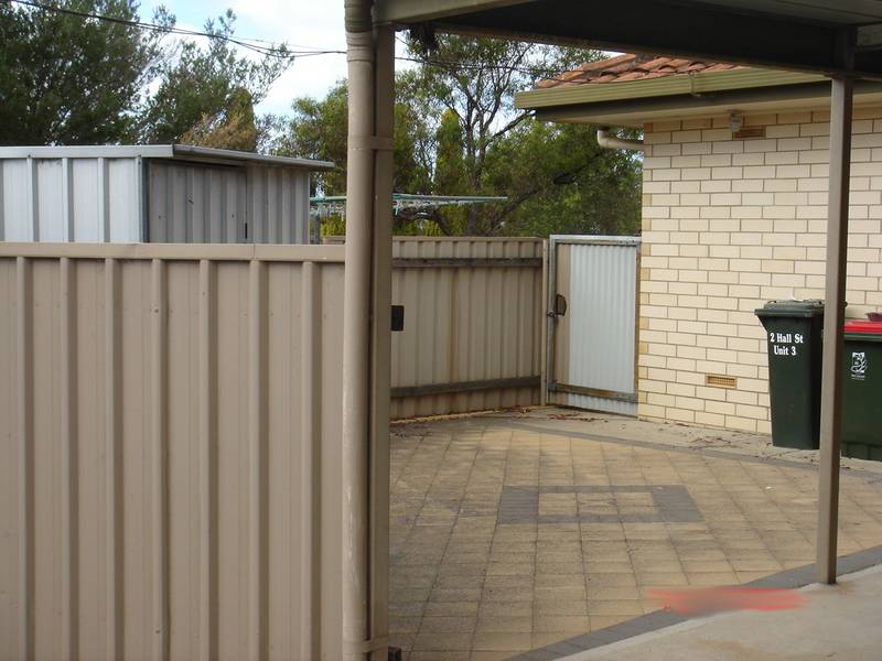 Unit in quiet and beautiful area! Picture 2