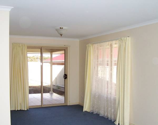 Spacious Modern Home! Picture 3