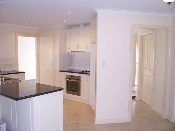 Spacious Modern Home! Picture 1