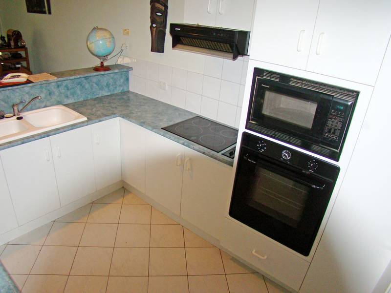 WATERFRONT TOWNHOUSE AT MARINA Picture 3