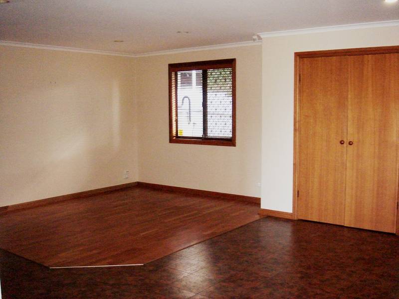 4 BEDROOM HOME WITH FANTASITC VIEWS! Picture 3