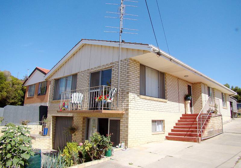 NEW PRICE REDUCTION!.........SPACE GALORE!! Picture 2