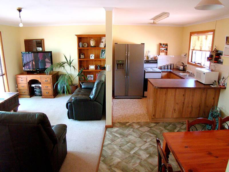 Rural Retreat within city limits Picture 1