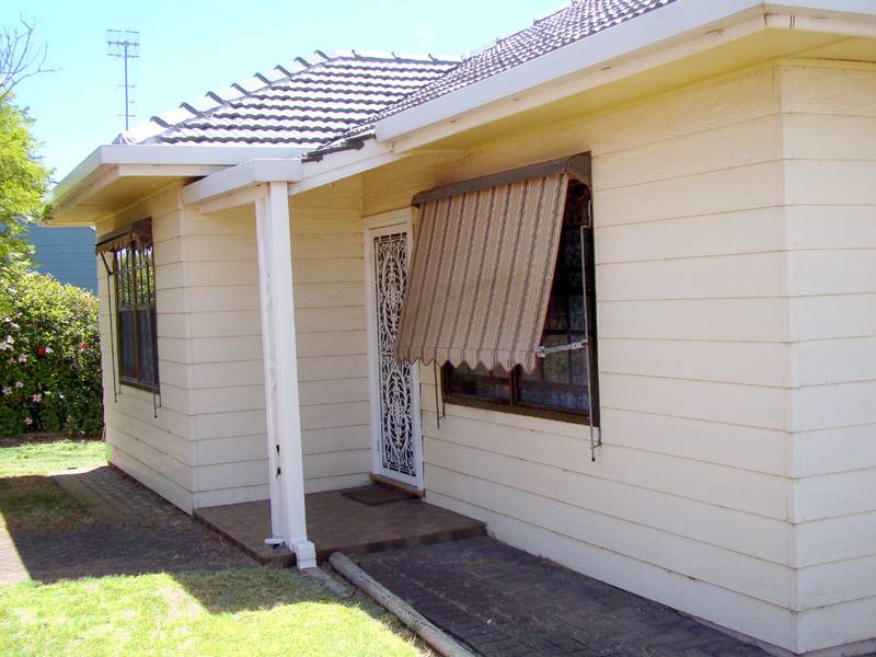 COTTAGE ON 562m2 Picture 2