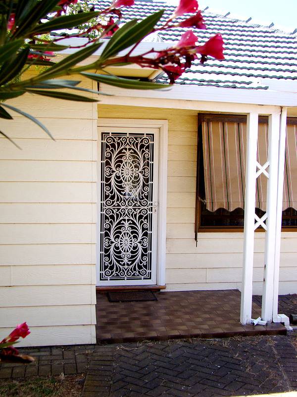 COTTAGE ON 562m2 Picture 3