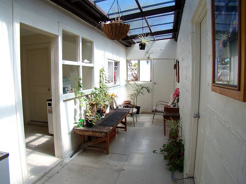 LOTS OF APPEAL! Picture 1