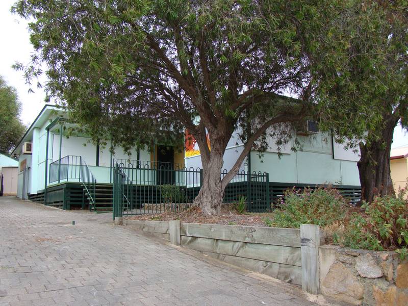 NEW PRICE...........Ready for your personal touch! Picture 2