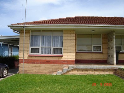 2 BEDROOM UNIT OVERLOOKING A RESERVE Picture 2 BEDROOM UNIT OVERLOOKING A RESERVE Picture