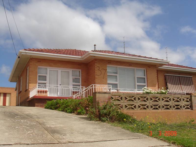 GREAT LOCATION - SEA VIEWS Picture