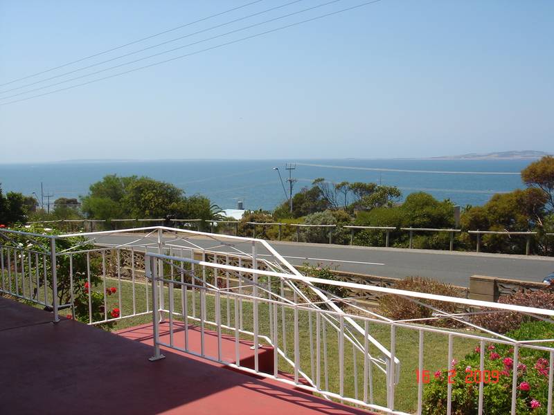 GREAT LOCATION - SEA VIEWS Picture 1