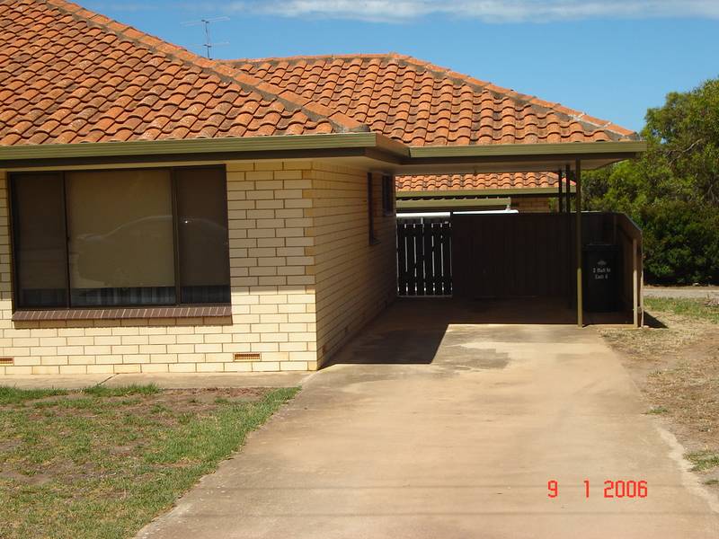 NEAT & TIDY UNIT - GOOD LOCATION Picture