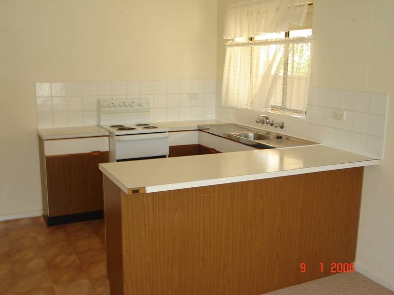 NEAT & TIDY UNIT - GOOD LOCATION Picture