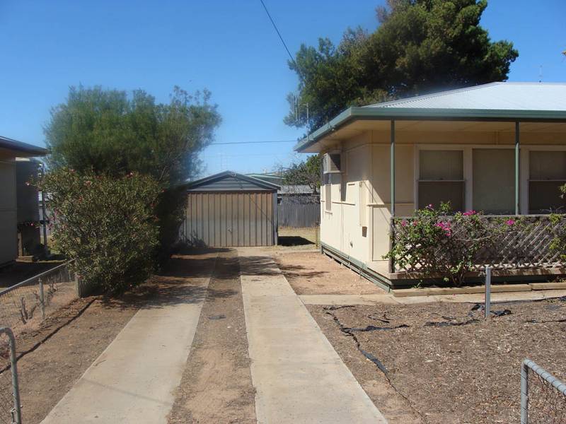 NEW PRICE!!!
AWAITING YOUR PERSONAL TOUCH.. Picture 2