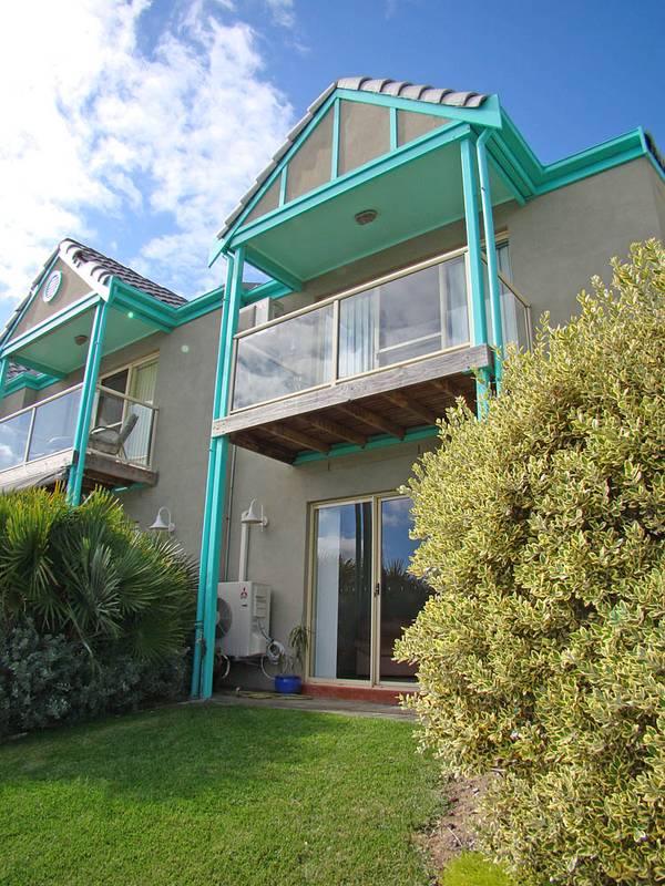 ABSOLUTE WATERFRONT Picture 2