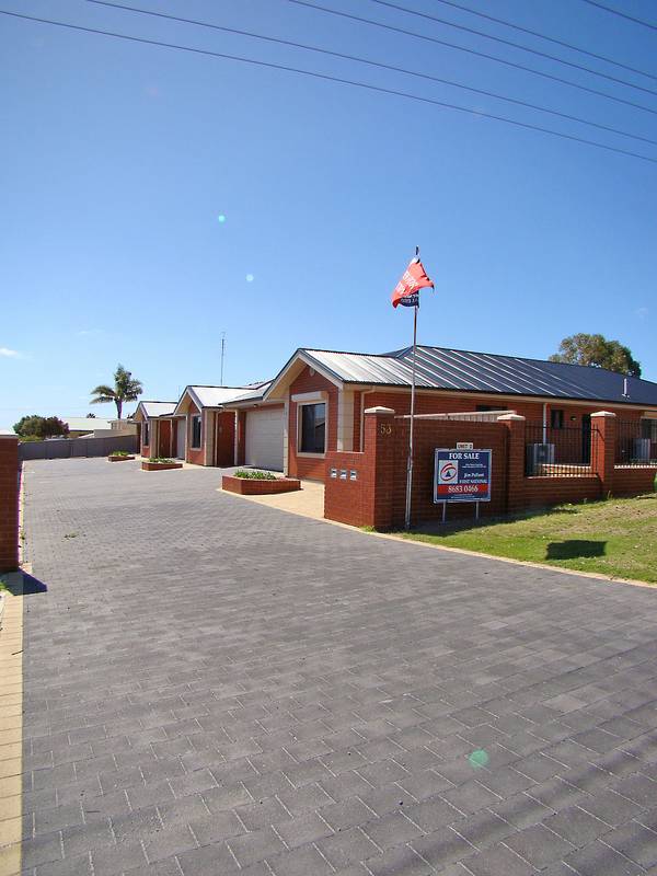 COMFORTABLE LIVING Picture 1