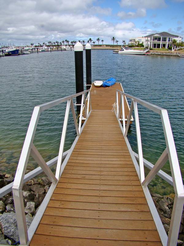 WATERFRONT LUXURY - NEW INSIDE PHOTOGRAPHS! Picture 2