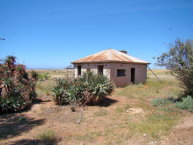 Affordable acreage approximately 7km from the Post Office at Tumby Bay. Picture 2