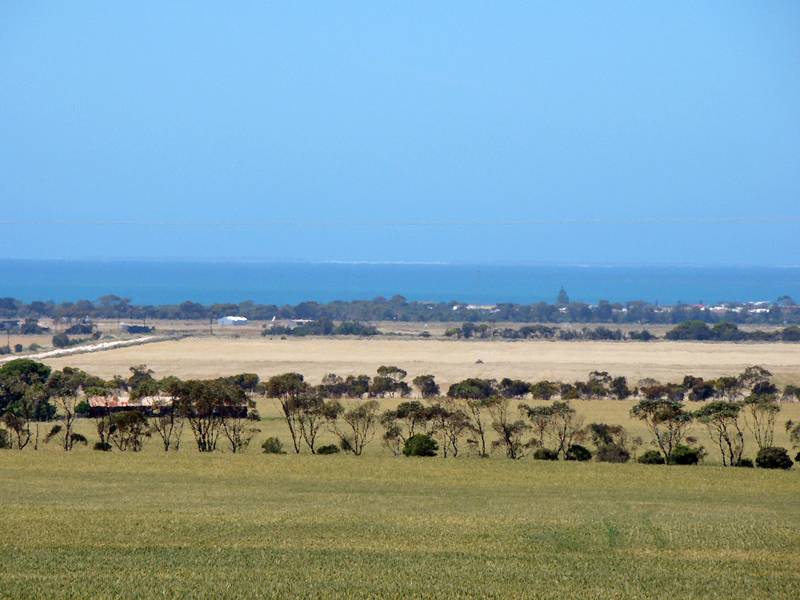 Affordable acreage approximately 7km from the Post Office at Tumby Bay. Picture 1