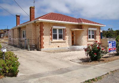 Stone Home...Tall Ceilings... Picture Stone Home...Tall Ceilings... Picture