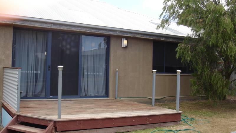 SPACIOUS 3-4 BEDROOM FAMILY HOME Picture 1