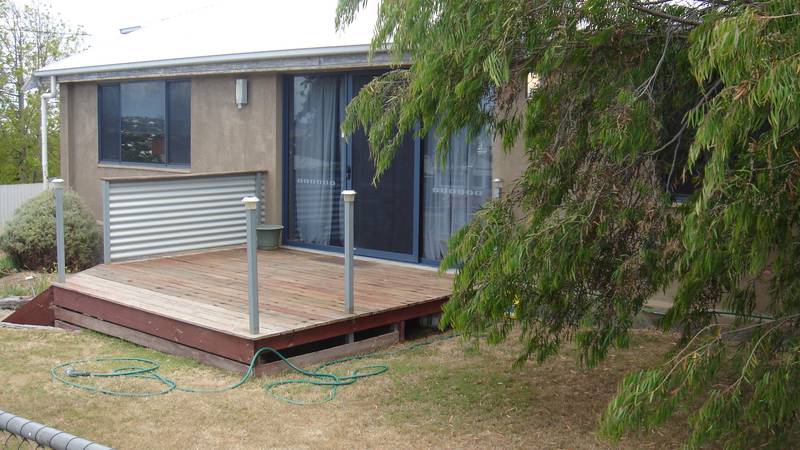 SPACIOUS 3-4 BEDROOM FAMILY HOME Picture 2