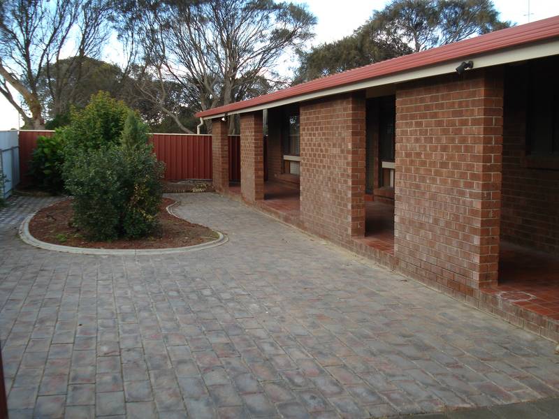 A HOME AS WELL AS A FLAT Picture 1