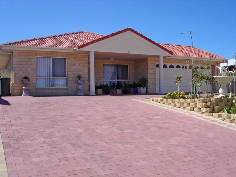 YOU'LL FALL IN LOVE, DON'T MISS OUT! Picture 1