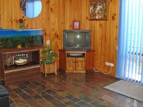 WALKING DISTANCE TO JETTY, GOLF COURSE, TENNIS COURT & BEACH Picture 3