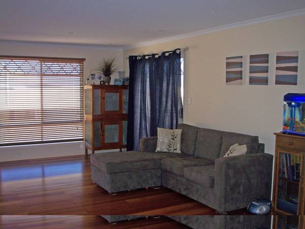 Luxury at Elliston in this Fantastic 4 Bedroom Home Picture 3